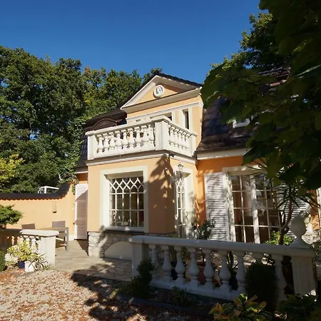 Yacht- , und Reisemobilhafen Historisches Fährhaus Wendenschloss-3